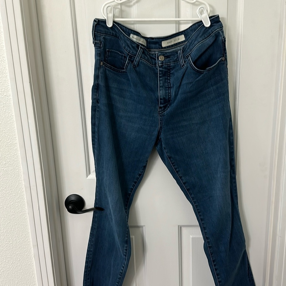 Super cute Anthropologie Pilcro and the Letterpress cropped jeans